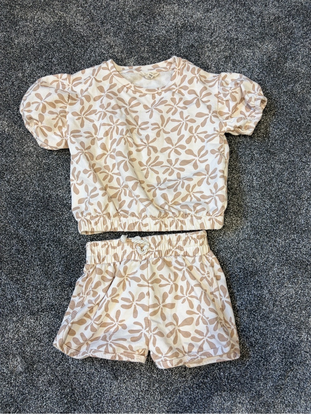 Jessica Simpson Cream and Tan Floral Kids Matching Set. Size 5T